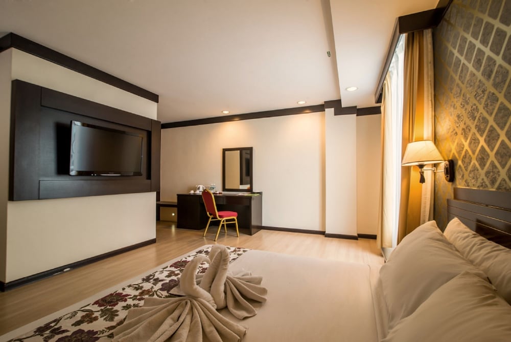Executive Room, 1 King Bed, City View photo 2