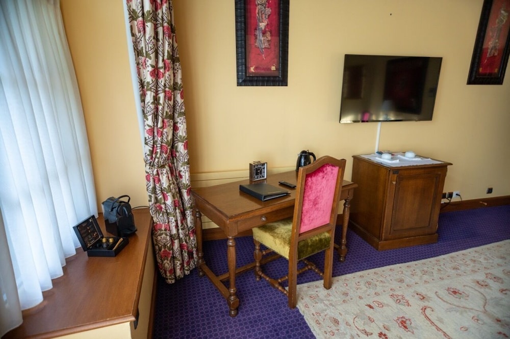 Deluxe Double Room, Ensuite, Courtyard View (Duchesse De Chevreuse) - Photo 2