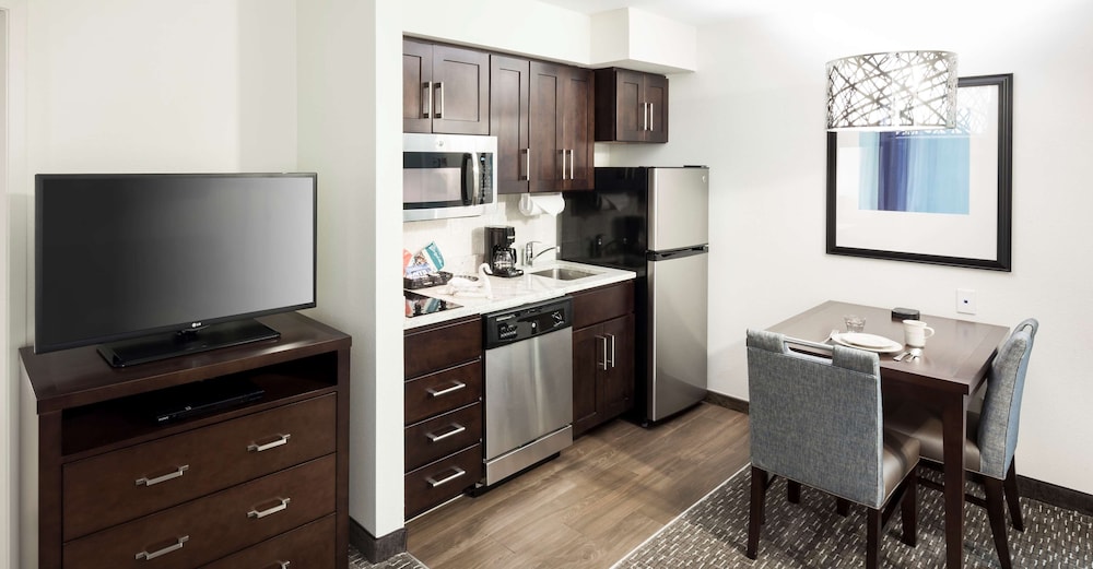 Suite, 1 King Bed, Accessible, Bathtub photo 2