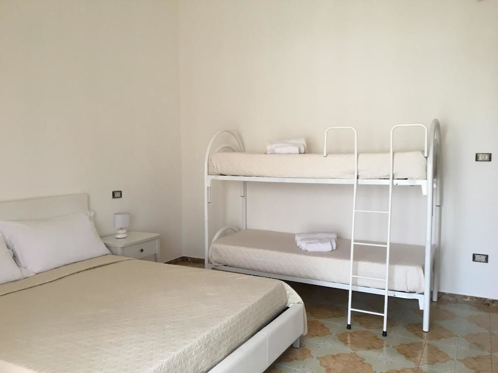 Quadruple Room, Private Bathroom (Mandorlo) photo 1