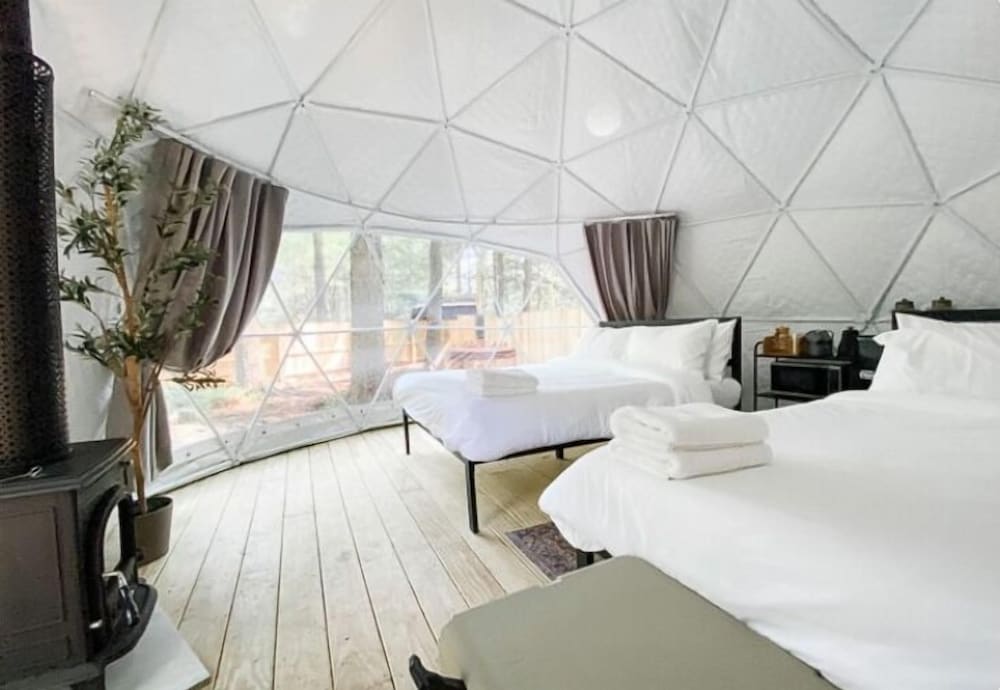 Premium Tent, 2 Double Beds, Hot Tub photo 1