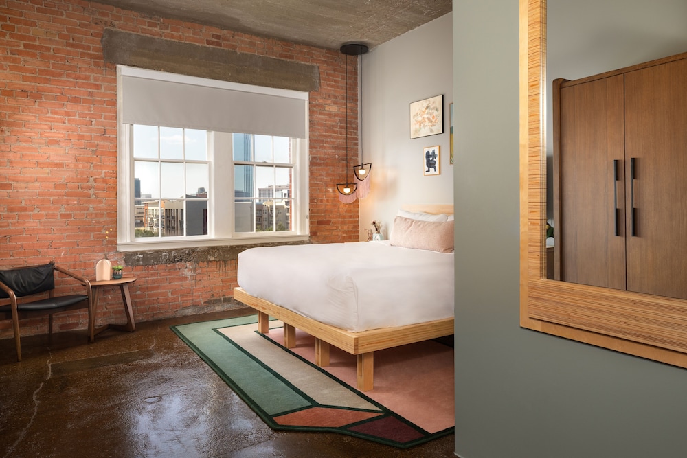 Standard Room, 1 King Bed - Photo 7