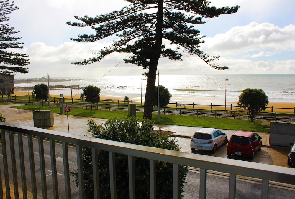 Deluxe Oceanfront Queen photo 3
