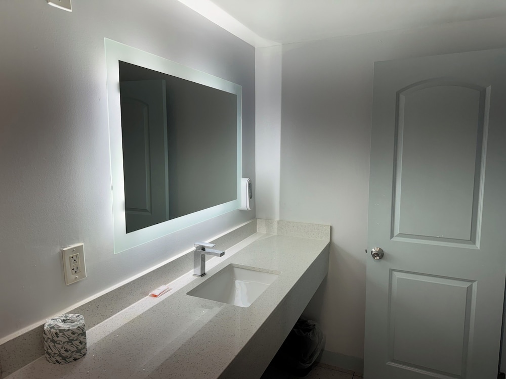 Deluxe Studio, 2 Double Beds, Kitchenette photo 2