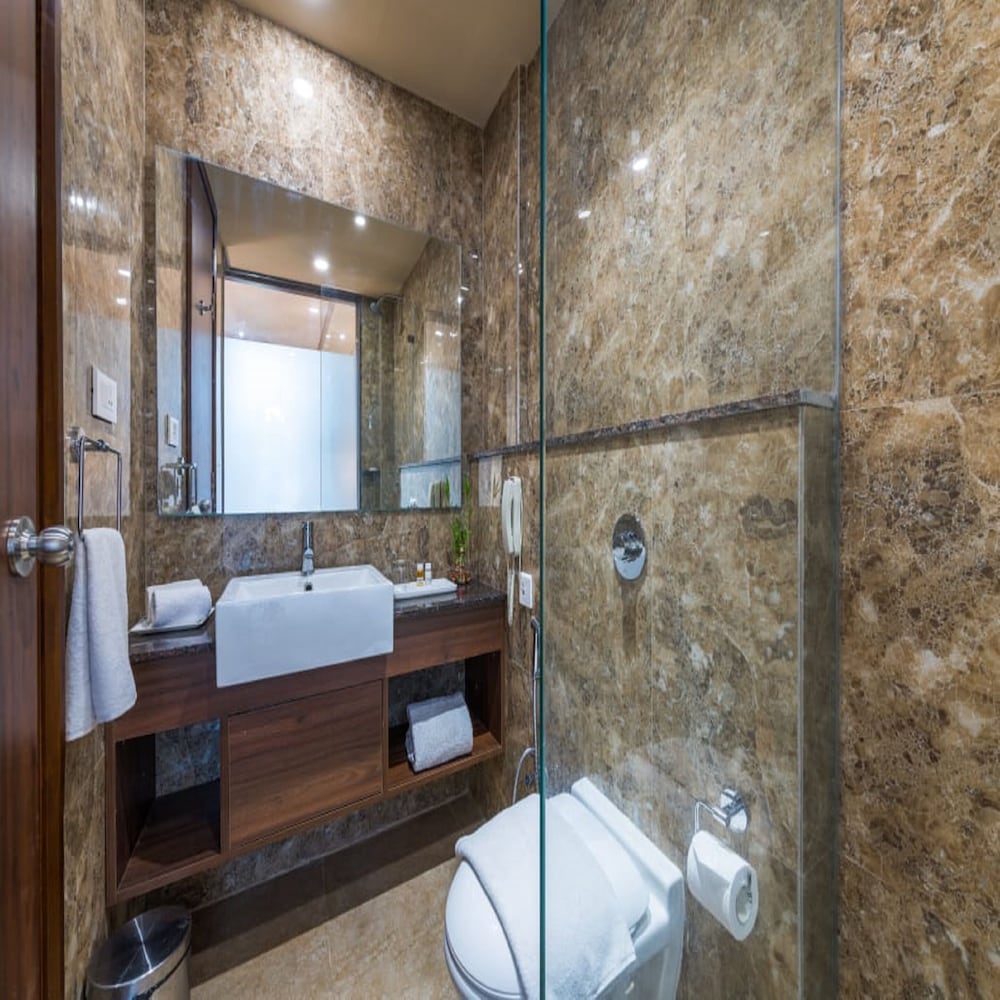 Premium Twin Room - Photo 3