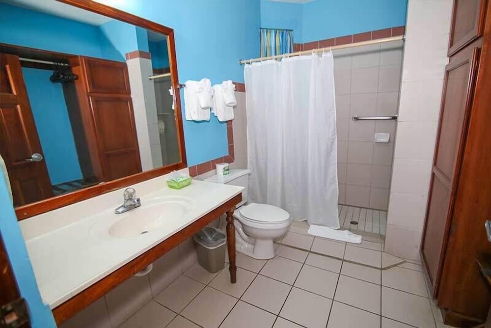 Superior Room, 2 Queen Beds - Photo 5