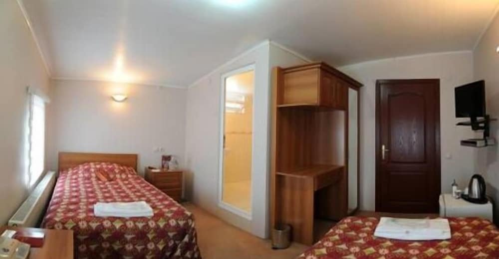 Standard Twin Room photo 2
