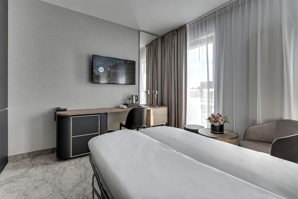 Business Room, Multiple Beds, Non Smoking - Photo 11