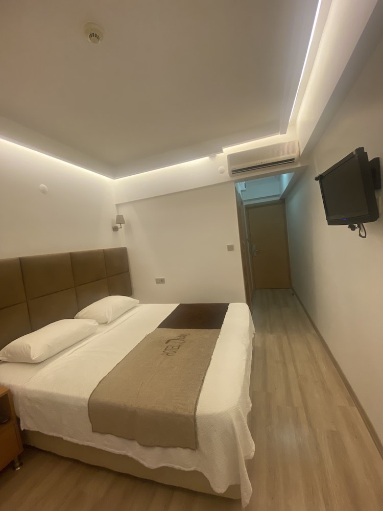 Standard Double or Twin Room photo 2