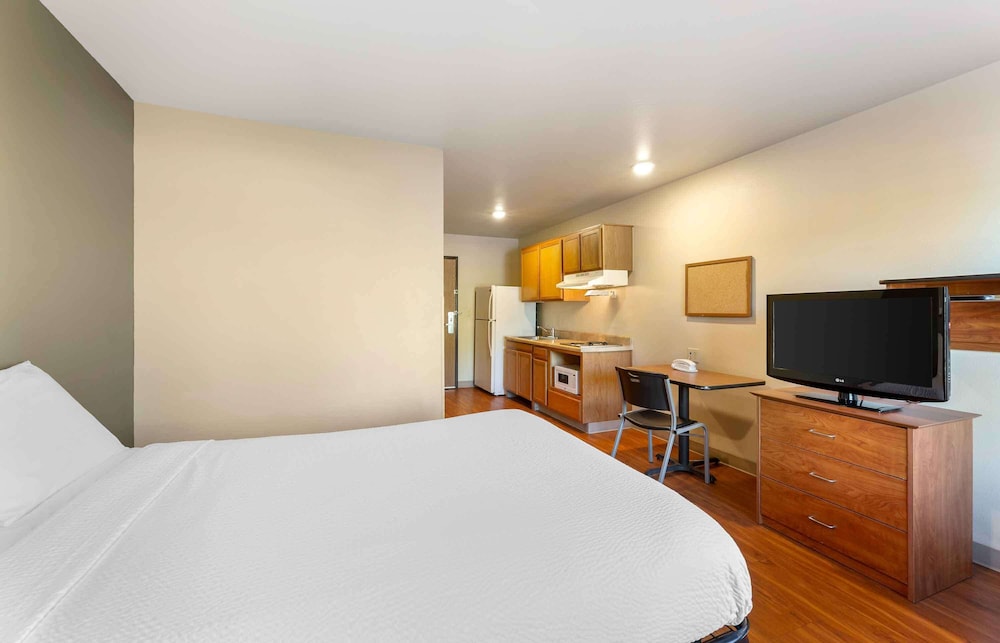 Standard Studio, 1 Double Bed, Non Smoking, Refrigerator & Microwave photo 3