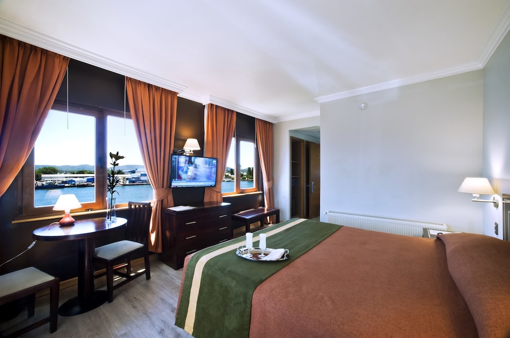 Room, 1 Queen Bed, River View