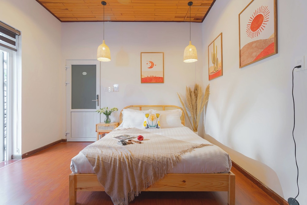 Deluxe Double Room - Photo 9