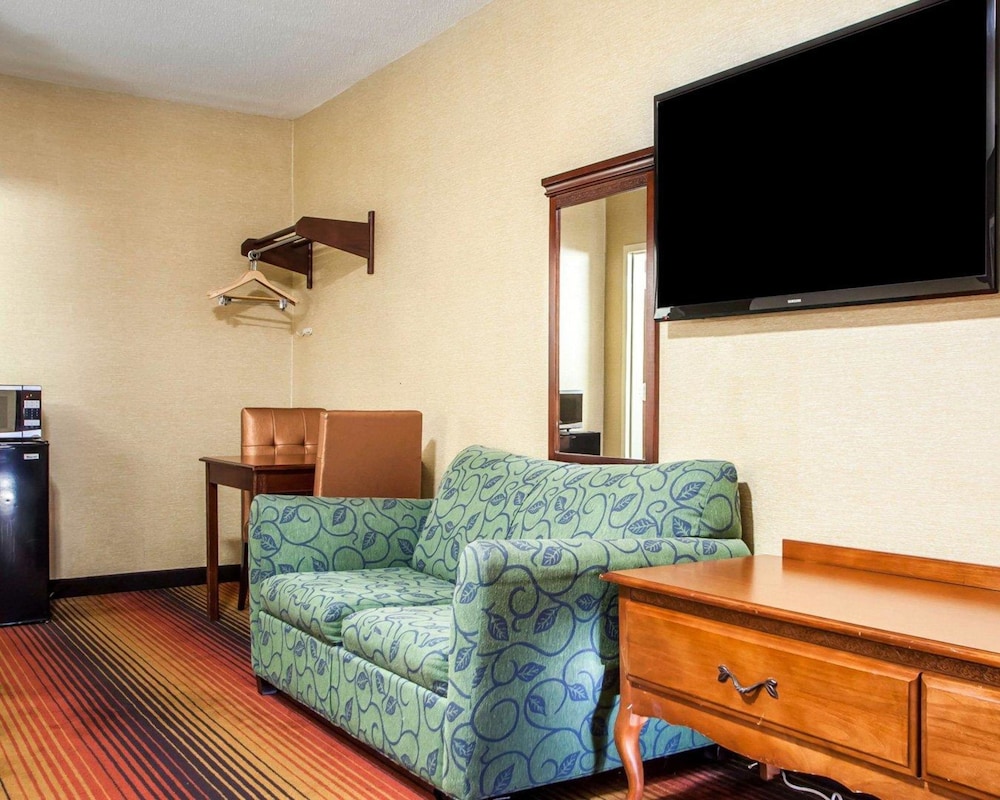 Standard Room, 2 Queen Beds - Photo 4