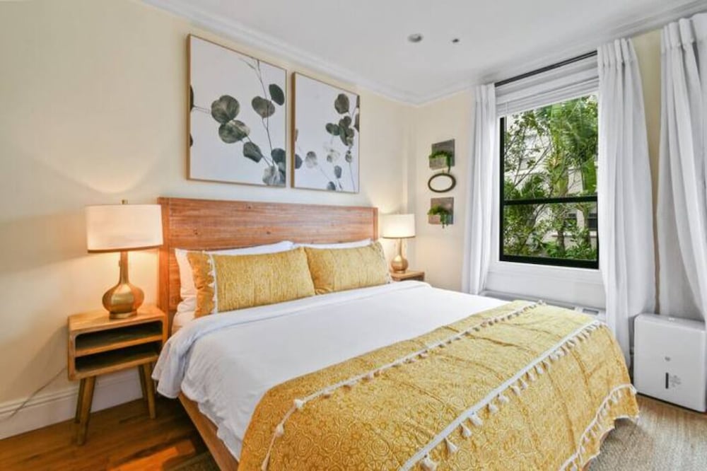 Condo, Tropical Sunrise Deluxe Corner Studio, King Bed