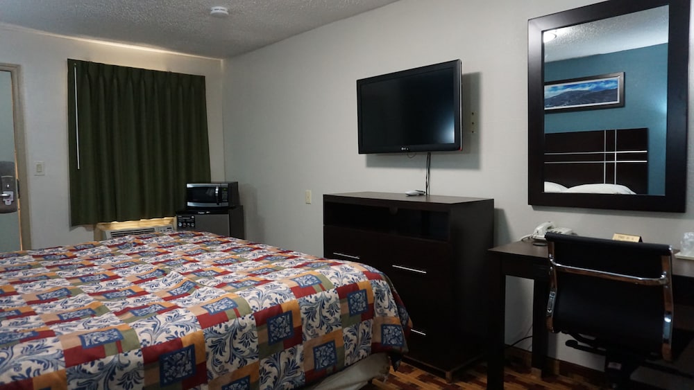 Room, 1 King Bed, Non Smoking photo 1