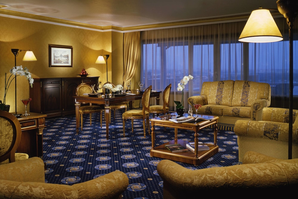 Presidential Suite, 1 King Bed, Balcony