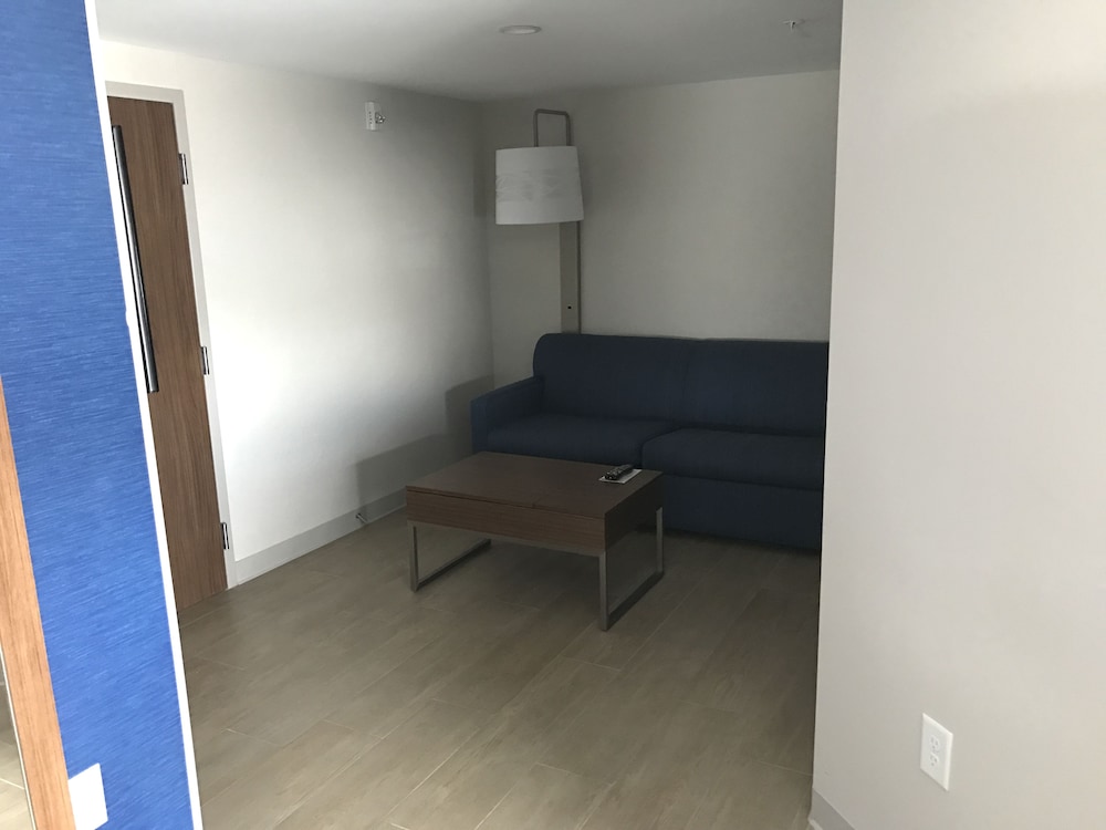 Suite, 2 Queen Beds, Accessible (Communications) photo 3
