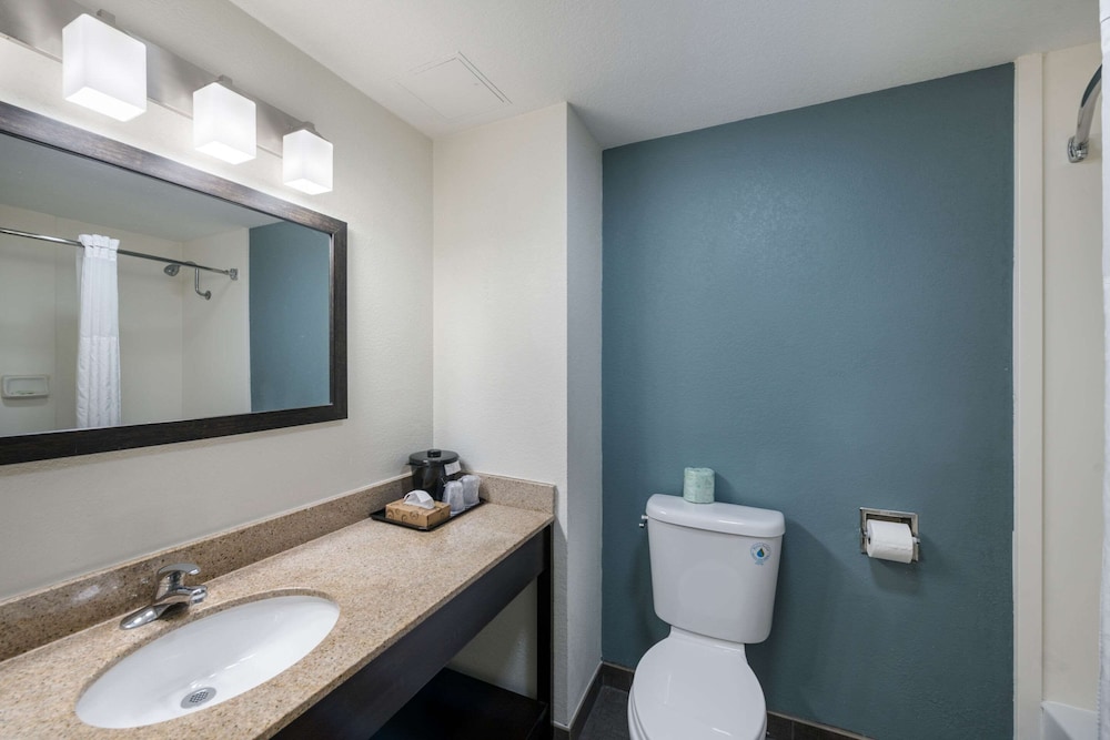 Suite, Multiple Beds, Non Smoking (Upgrade) - Photo 5