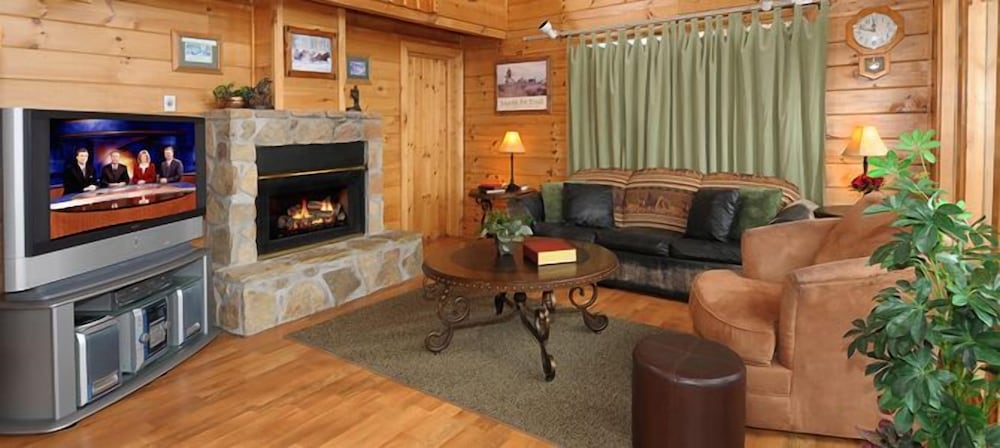 Luxury Cabin, 1 Bedroom, Hot Tub, Mountain View (Sleeps up to 6 ) photo 1