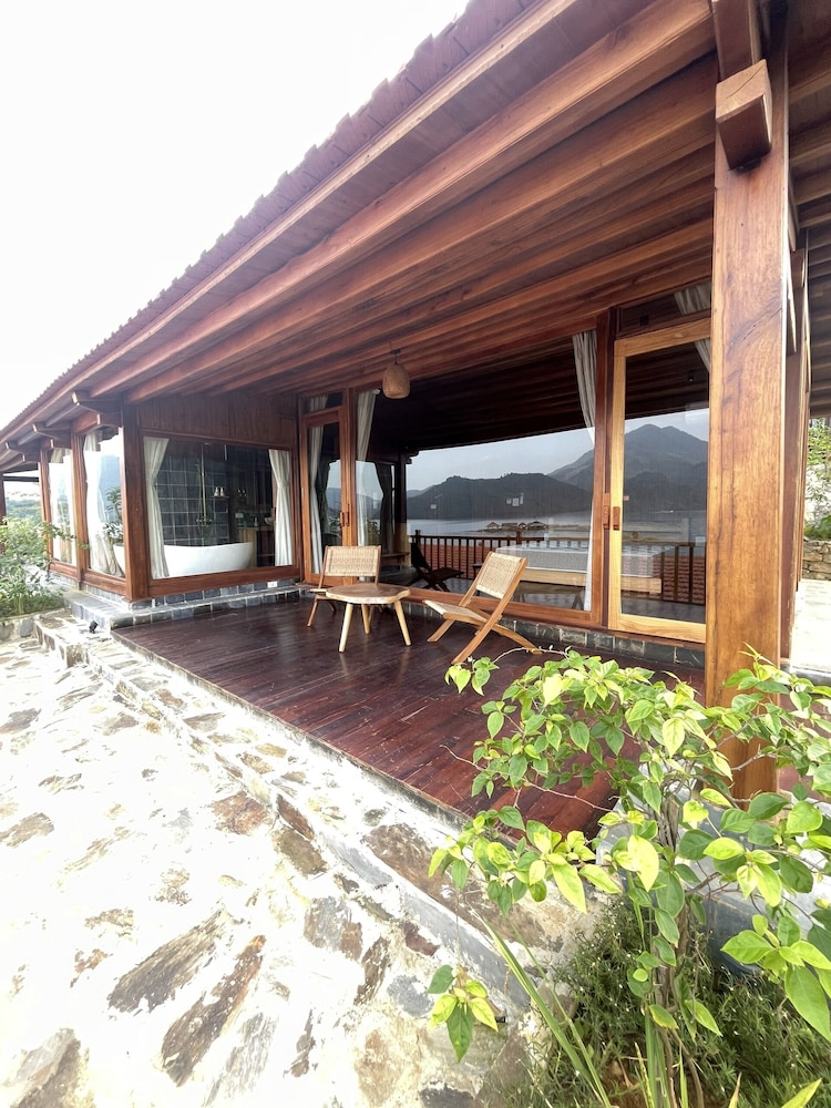 Signature Room, Balcony, Lake View photo 3
