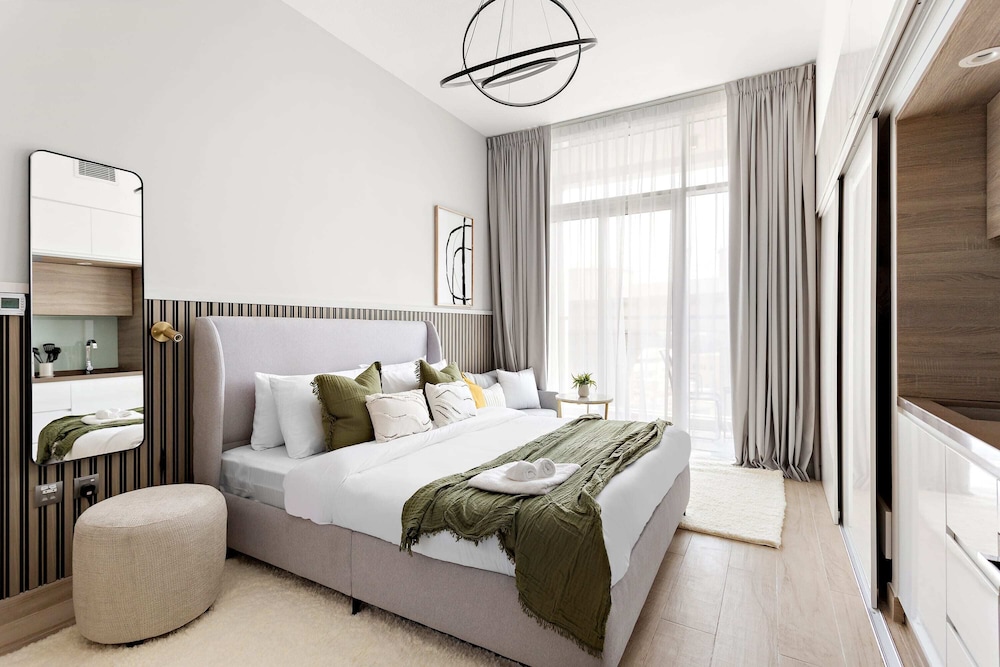 Exclusive Studio, 1 King Bed With Sofa Bed photo 1