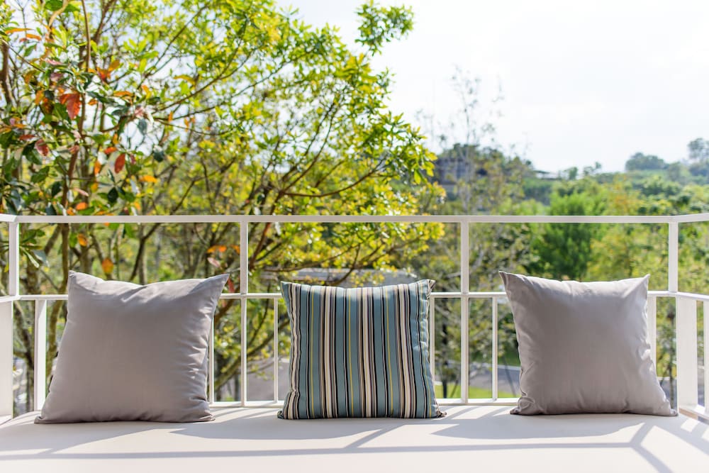 Suite with Mountain View - Photo 9