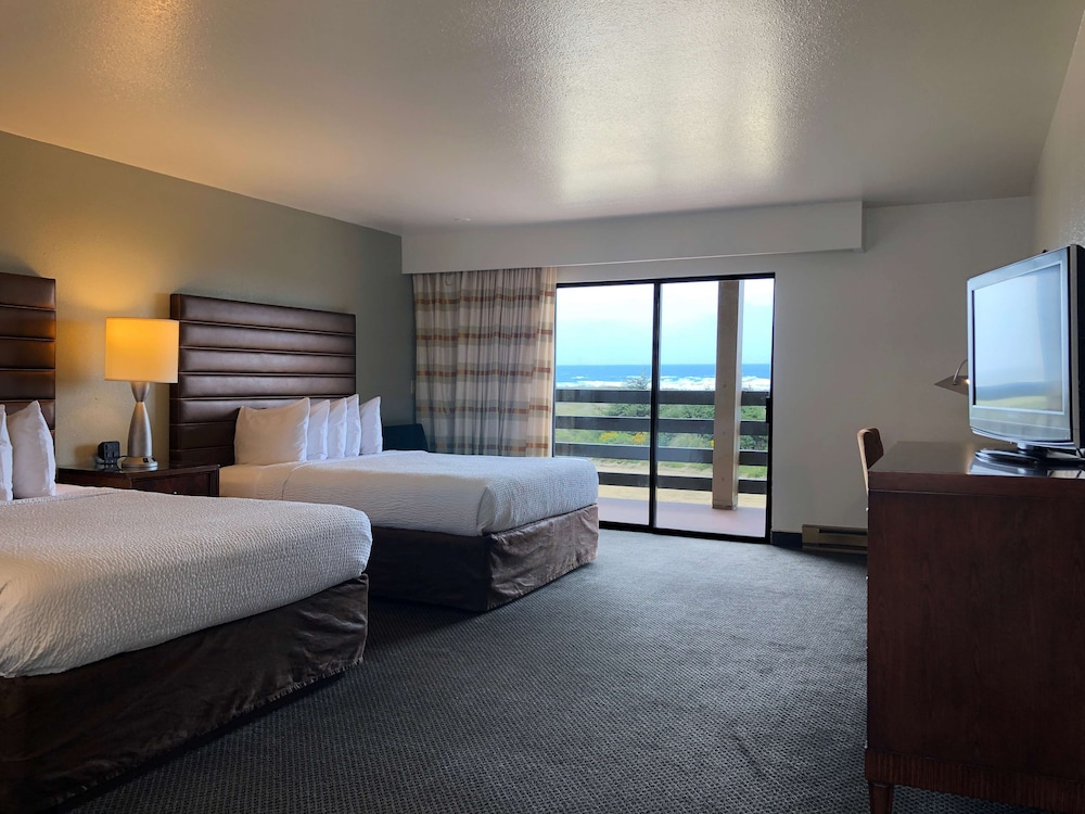 Standard Room, 2 Queen Beds, Balcony, Partial Ocean View (Lower Level)