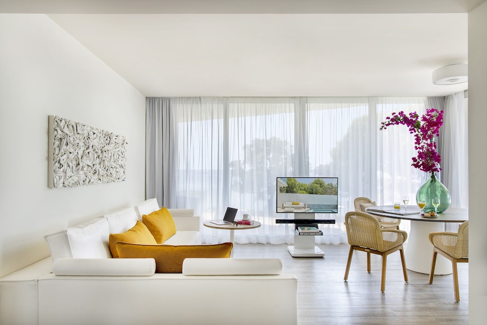 Beyond ME+ Suite with Sea View - Photo 5