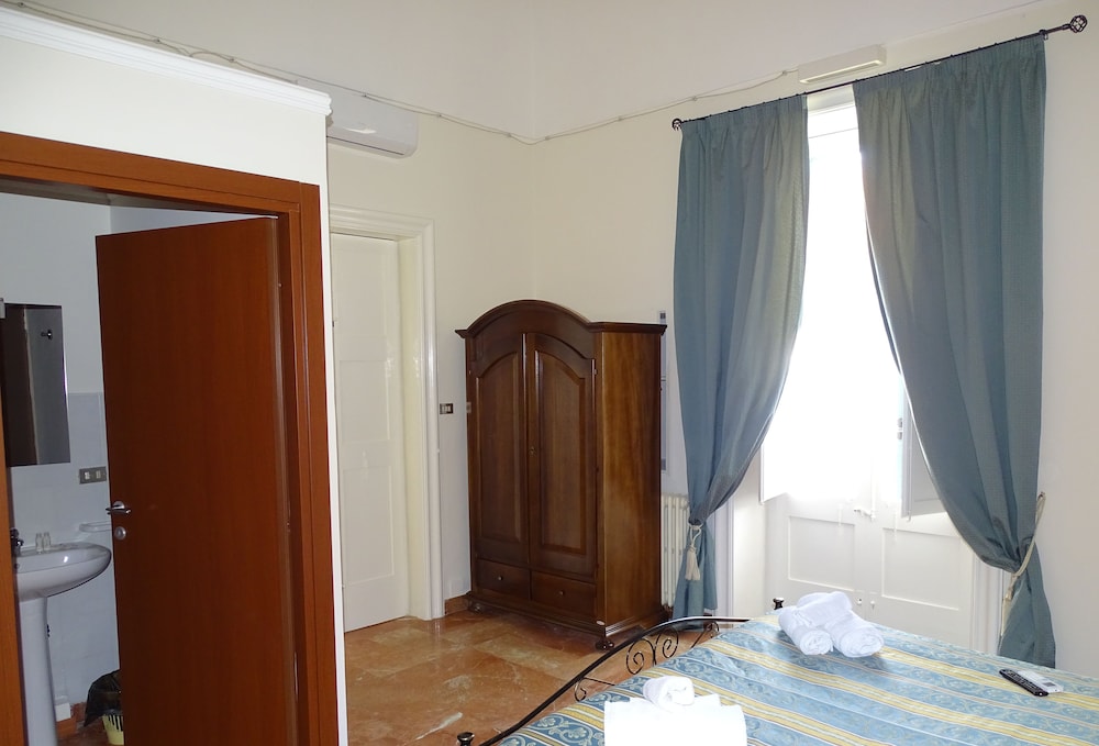 Deluxe Quadruple Room (102) photo 3