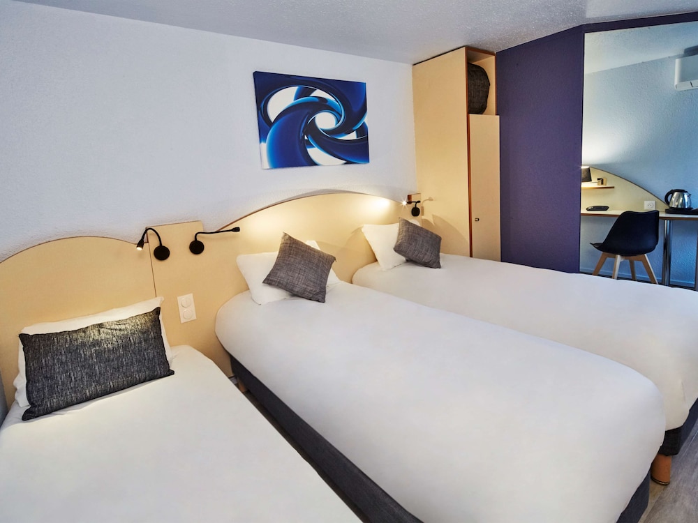 Standard Room, Multiple Beds - Photo 1