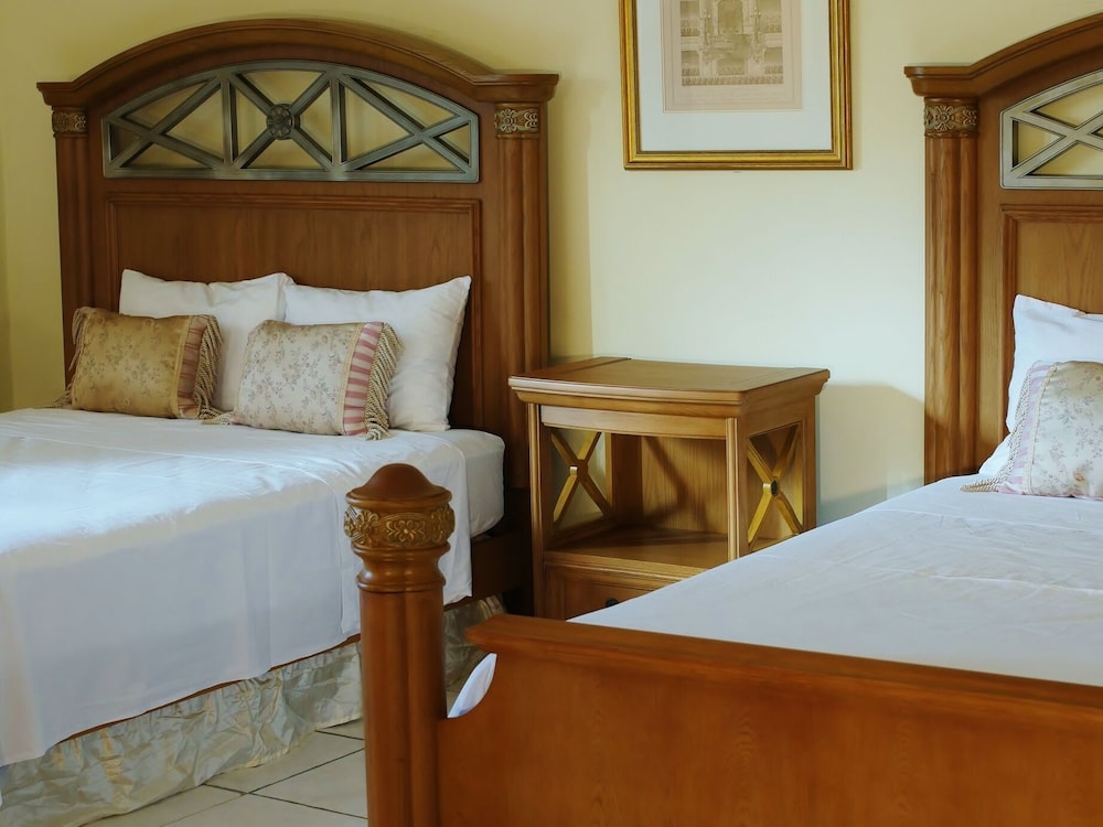 Double Room, 2 Queen Beds photo 3