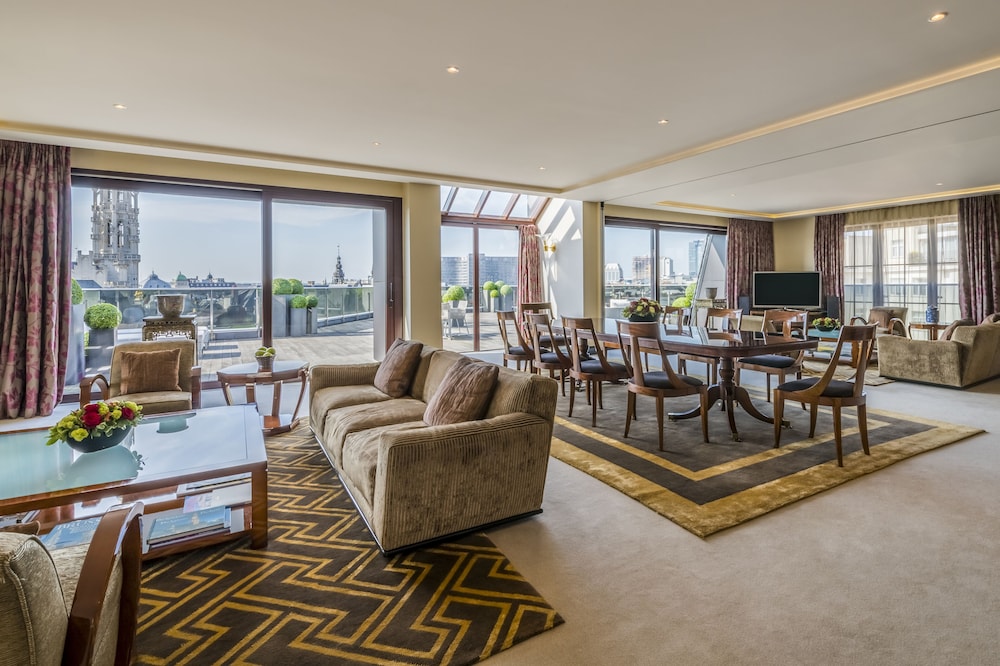 Presidential Room, 1 King Bed, Kitchenette, City View photo 3