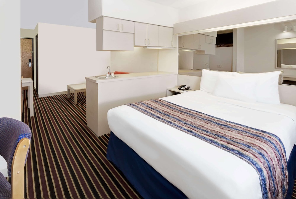Studio Suite, 1 Queen Bed, Accessible, Non Smoking - Photo 1