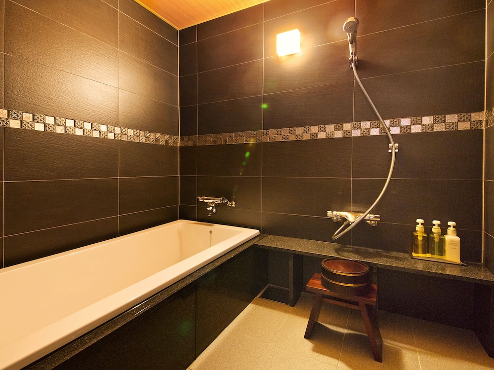 Japanese Style Room with Japanese Garden View <For 2 guests> thumbnail 5