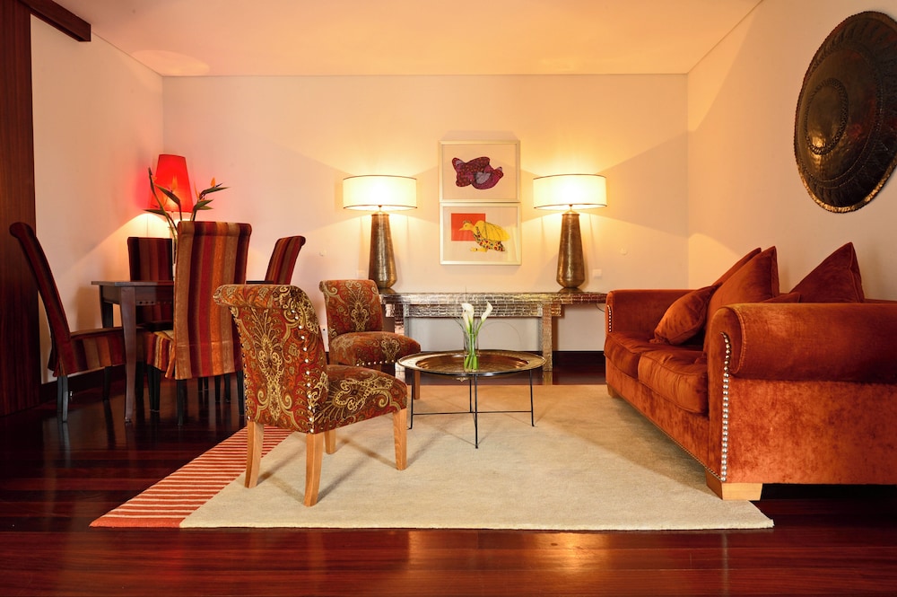 Suite - Photo 15