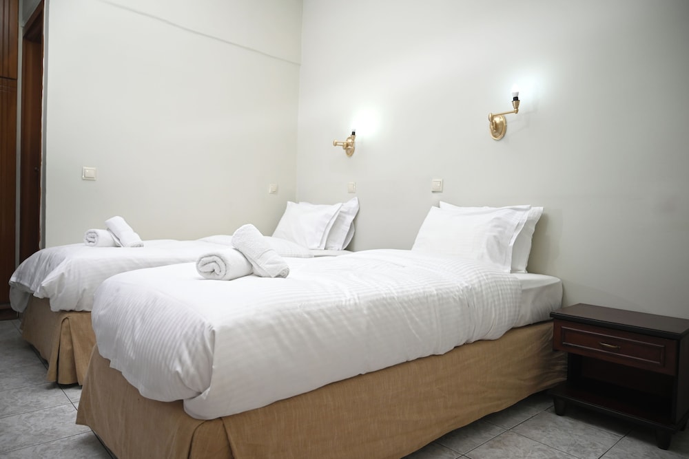 Superior Triple Room, Balcony, City View photo 2