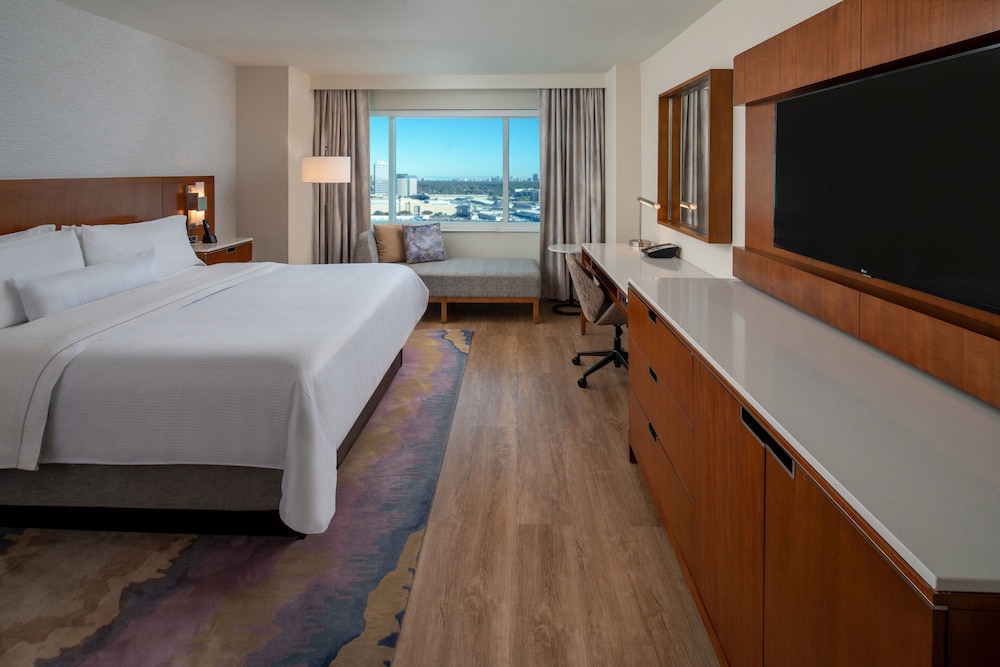 Junior Suite, 1 King Bed - Photo 2