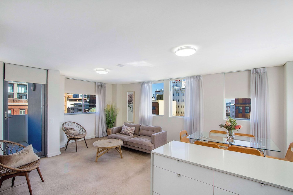 Suite, Non Smoking, City View (Balcony, 1 Queen Bed & 2 Twin Beds)