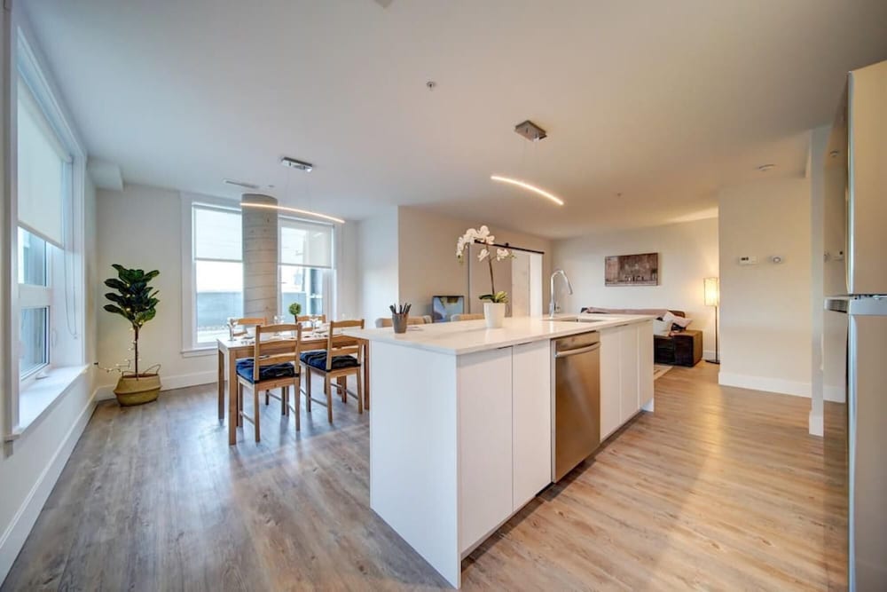 Stylish Modern Condo w Parking Location Coffee, Foto 8