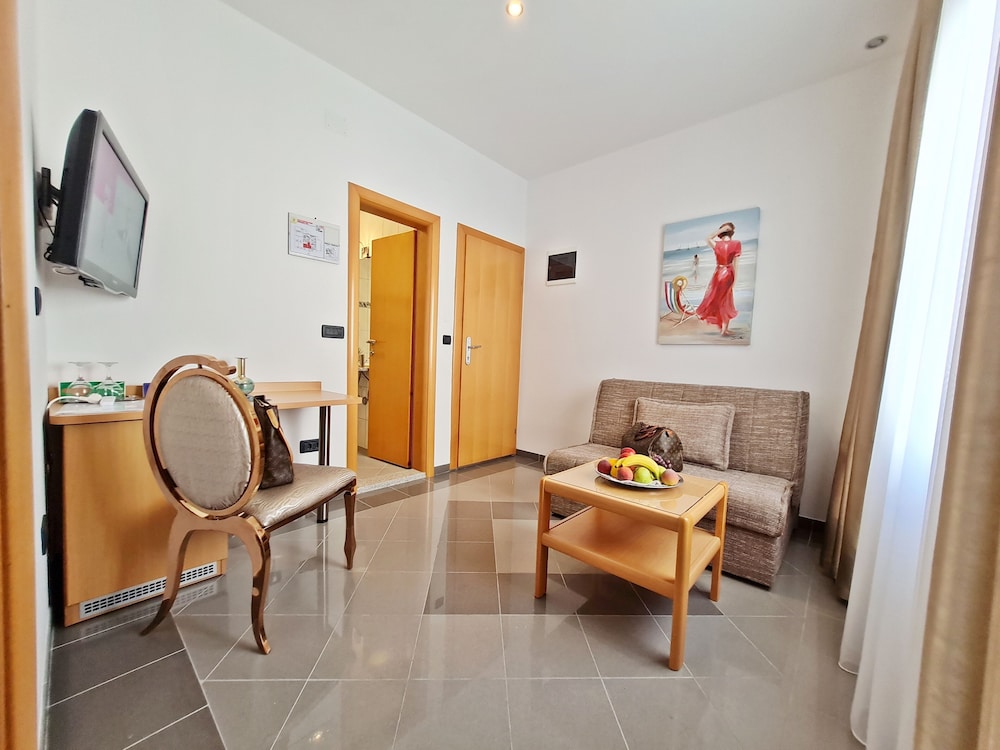 Suite, Partial Sea View photo 2