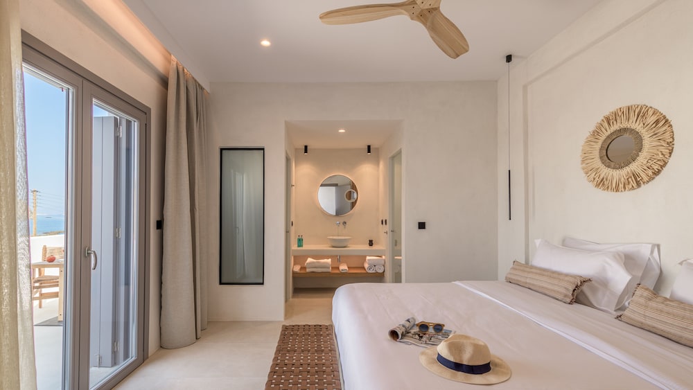 Deluxe Double Room, Partial Sea View photo 1