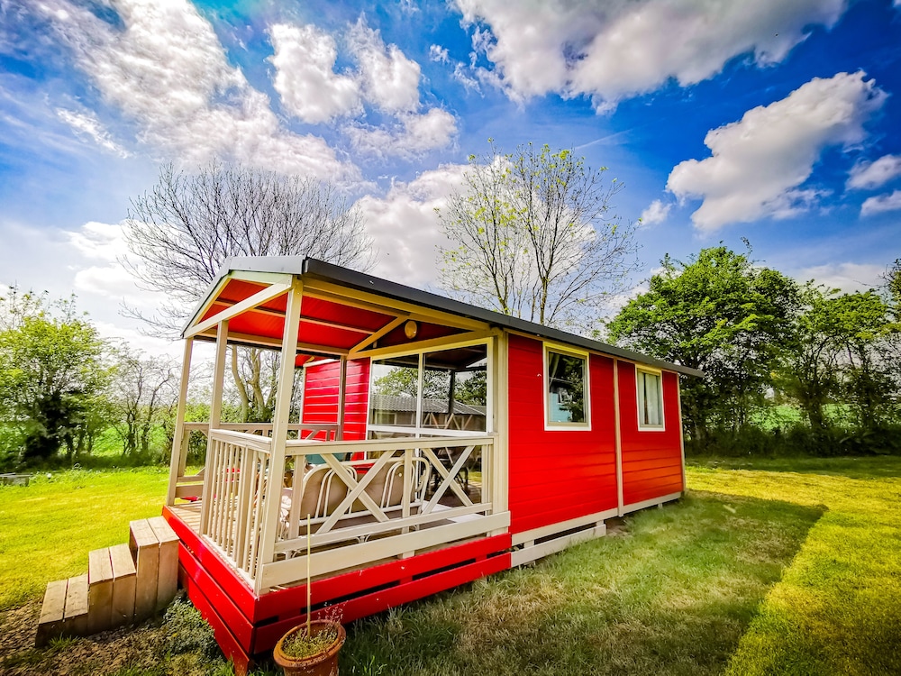 Red Cabin photo 2