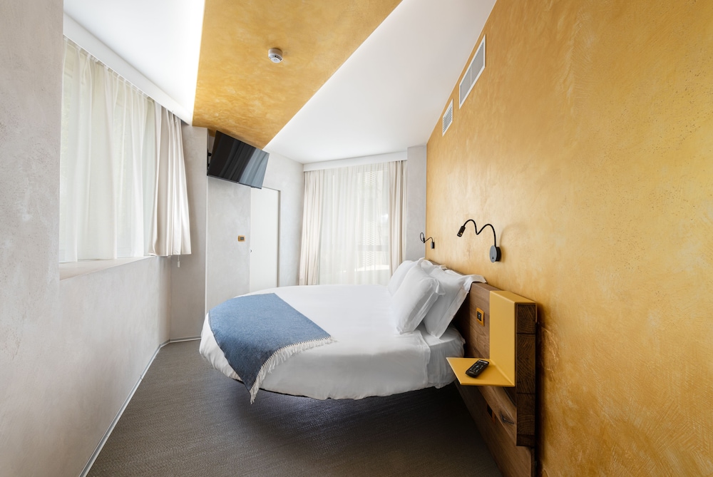 Superior Studio Suite - Photo 1