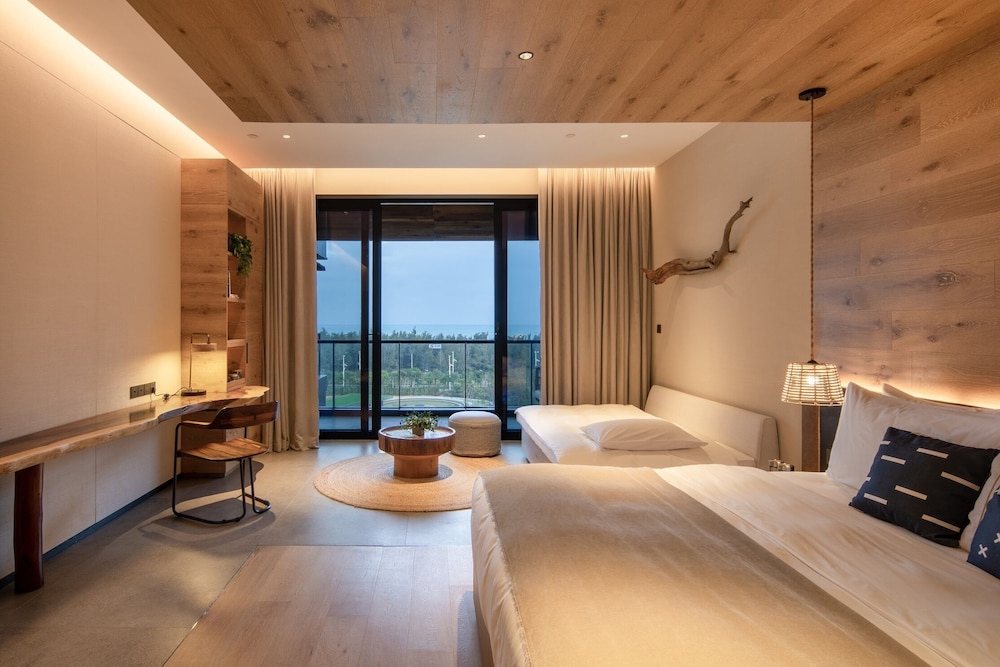 Superior Room, 1 King Bed, Ocean View