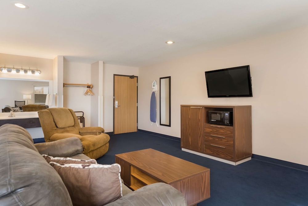 Suite, 2 Queen Beds, Non Smoking - Photo 2