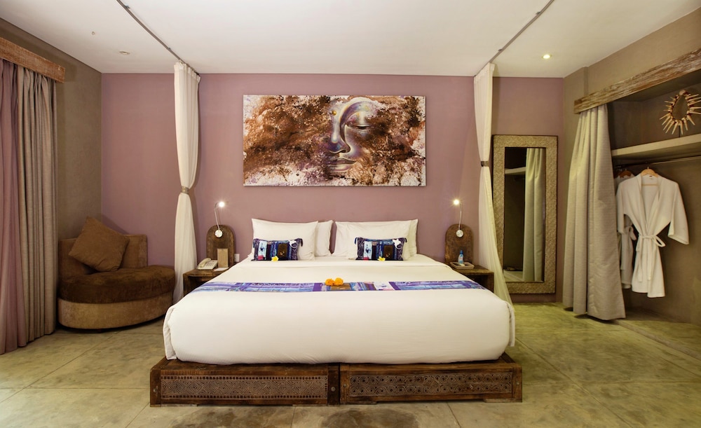 Available room thumbnail 6