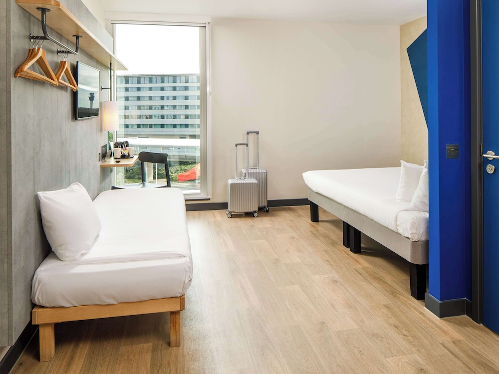 Standard Triple Room, Multiple Beds - Photo 3