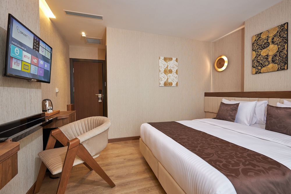 Deluxe Room, Jetted Tub - Photo 1
