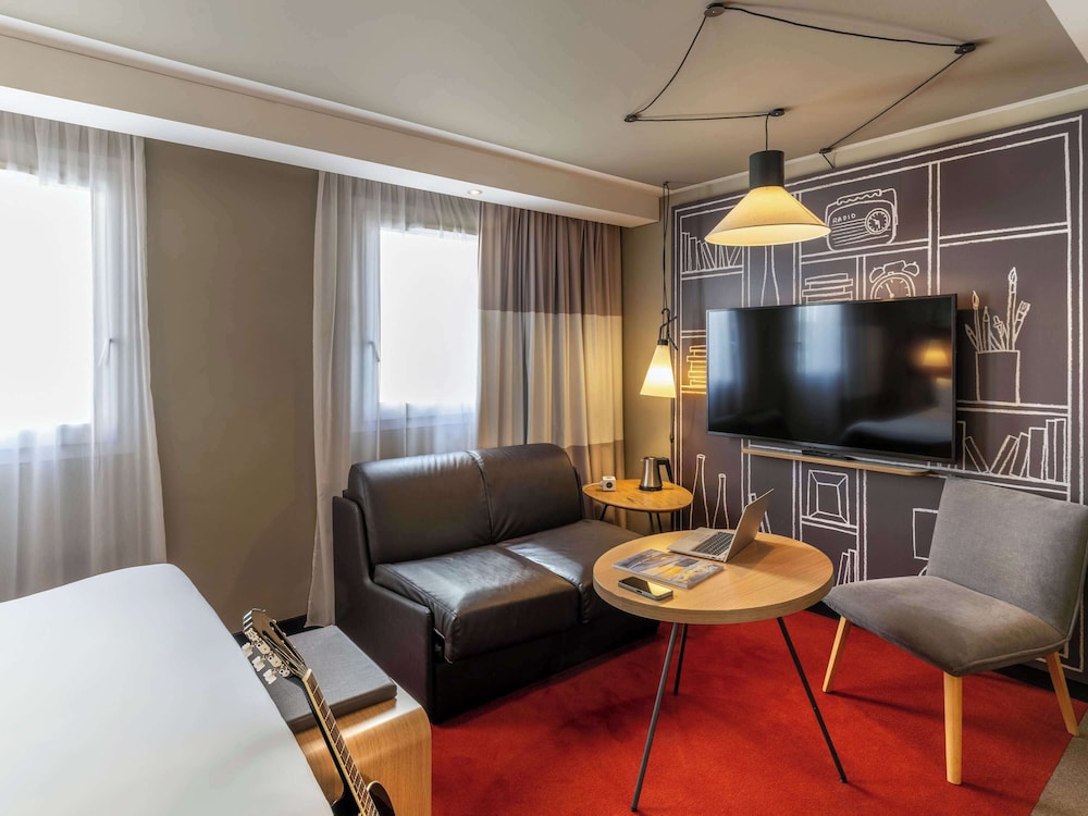 Premium Room, 1 Double Bed with Sofa bed - Photo 3