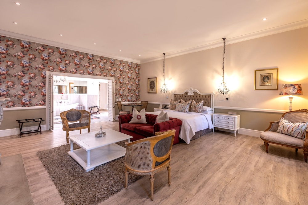 Luxury Suite, 1 King Bed thumbnail 5